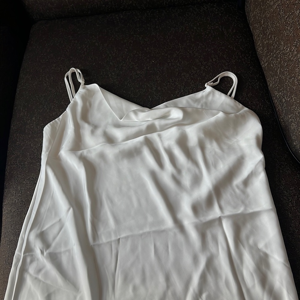 No brand. XXL white satin dress with slit on its left side. Adjustable straps.